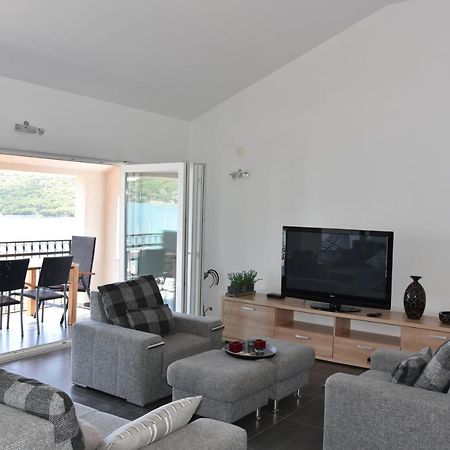 טיסנו Villa Pina Appartment Chantos מראה חיצוני תמונה