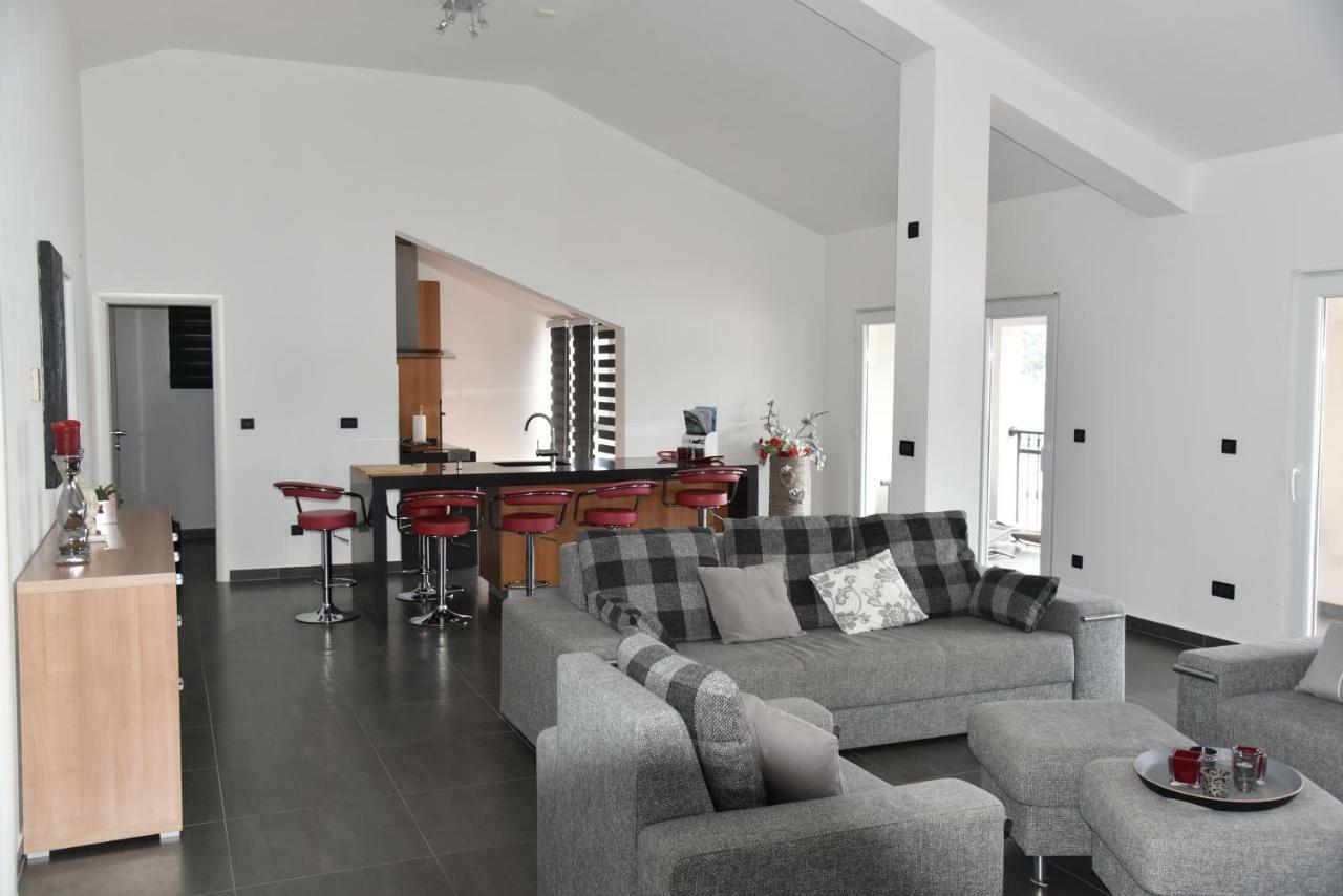 טיסנו Villa Pina Appartment Chantos מראה חיצוני תמונה