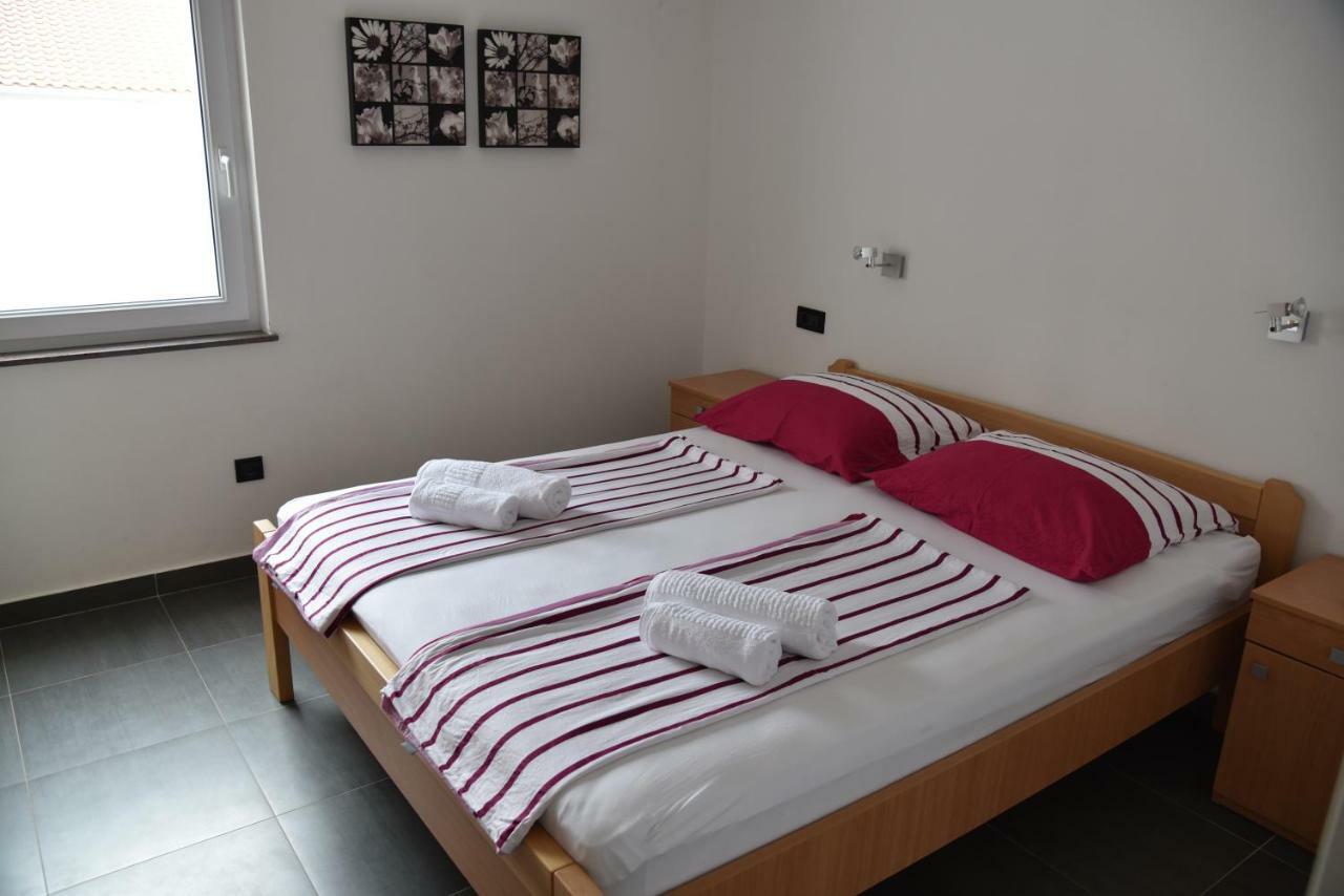 טיסנו Villa Pina Appartment Chantos מראה חיצוני תמונה