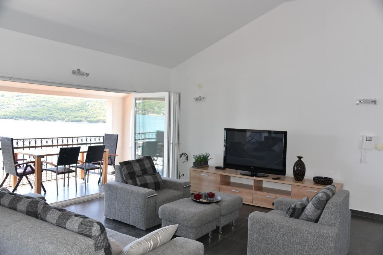 טיסנו Villa Pina Appartment Chantos מראה חיצוני תמונה